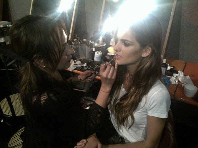 IZABEL GOULART: backstage